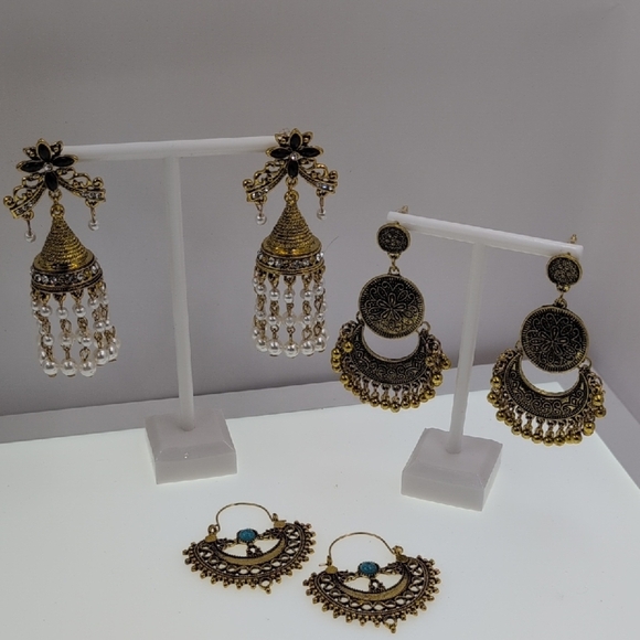 Elegant Gold and Black Earrings Set - Picture 1 of 7